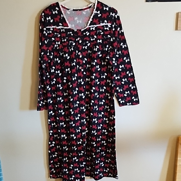 Peach Orchard Other - LOVELY SCOTTIE NIGHTOWN, SOFT FLANNEL, EYELET TRIM